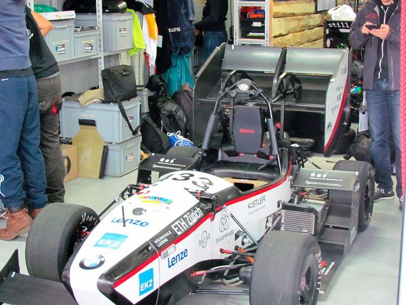 Das AMZ-Racing-Team der ETH Zürich trat mit seinem 2015er-Fahrzeug in der neuen Wettbewerbsklasse Driverless an.  (S. Häuslein/konstruktionspraxis)