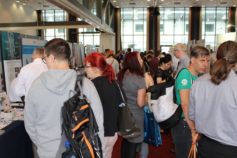 Impressionen der Lab-Supply Berlin vom 13. Juni 2019  In den Hallen des Estrel-Hotels in Berlin Neu-Kölln konnten Besucher der Lab-Supply mit den Ausstellern ins Gespräch kommen. Hier sind einige Impressionen vom Messetag sowie Besucherstimmen für Sie zusammengestellt. Die nächste Lab-Supply ist am 28. August 2019 in Dresden. Weitere Infos zu den kommenden Lab-Supply-Messen finden Sie auf www.lab-supply.info.   Lese-Empfehlung: Nachbericht zum erfolgreichen Auftakt der Lab-Supply in Wien. (Bild: LABORPRAXIS, C. Lüttmann)