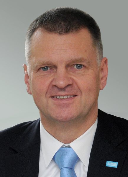 Friedrich Seitz:Berufliche Stationen2010 President Process Research & Chemical Engineering, BASF SE2008 Group Vice President Care Chemicals and Formulators Europe, BASF SE2004 Group Vice President Plasticizers and Solvents Europe, BASF Aktiengesellschaft1999 Managing Director BASF China Ltd., Hong Kong1997 Marketing Director DSM BASF Structural Resins, Niederlande1994 Director Technical Service and Marketing, Unsaturated Polyester Resins and GMT, BASF Aktiengesellschaft1992 Stab eines Vorstandsmitglieds, BASF Aktiengesellschaft1986 Eintritt in die BASF Aktiengesellschaft, verschiedene Positionen in der Polymerforschung (Bild: BASF)