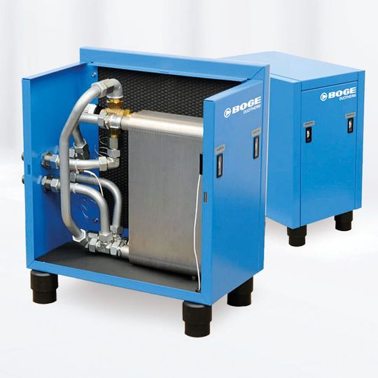 Der Einsatz von Komponenten zur Wärmerückgewinnung ist sowohl für öleinspritzgekühlte als auch bei ölfreien Schraubenkompressoren möglich. (Bild:  Boge)