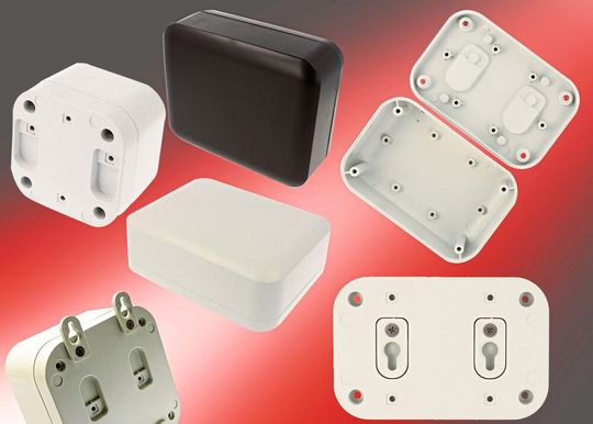 Als Weiterentwicklung der kürzlich eingeführten Polycarbonat-Serie 1557 mit der Schutzklasse IP68 verfügt die neue Gehäuseserie über dasselbe moderne Design mit abgerundeten Ecken und Frontplatte, doch umfasst nun auch rechteckige Versionen.(Bild:  Hammond)