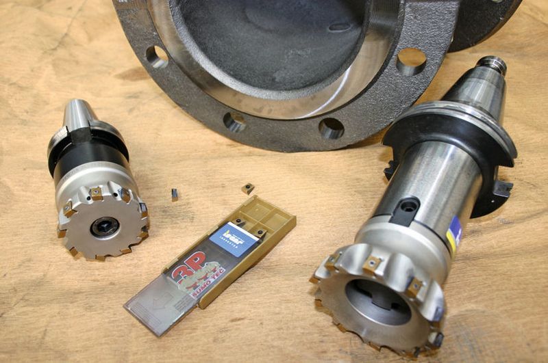 Bild 2: Die Planeckfräser Helitang T490 mit 63 mm (links) und 85 mm Durchmesser (rechts).  Bild: Iscar (Archiv: Vogel Business Media)