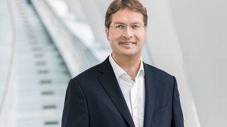 „Die Transformation der Autoindustrie ist eine gute Chance, unser erfolgreiches Geschäftsmodell weiterzuentwickeln. Deswegen stellen wir Abläufe und Führungsstrukturen für die Zukunft auf“, sagte Ola Källenius, Vorsitzender des Vorstands der Daimler AG und Mercedes-Benz AG.  (Daimler)