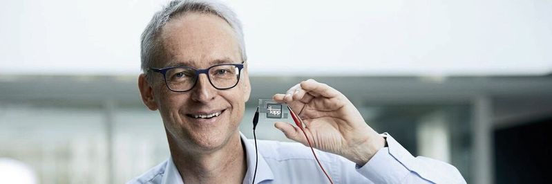 Ehrung: Für seine Arbeiten an organischen Halbleitern bekam Prof. Karl Leo die Blaise-Pascal-Medaille der European Academy of Sciences. Ehrung: Für seine Arbeiten an organischen Halbleitern bekam Prof. Karl Leo die Blaise-Pascal-Medaille der European Academy of Sciences.