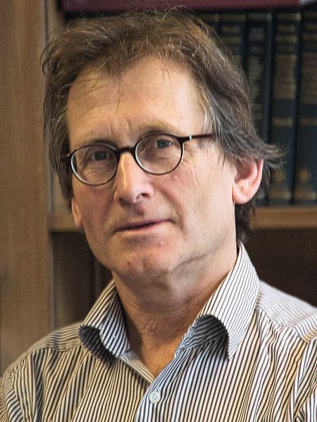 ...und der Niederländer Bernard Feringa. Sie bauten aus nur wenigen Molekülen etwa künstliche Muskeln und ein Mini-Auto.  (Bild: Wybe / CC BY-SA 4.0)