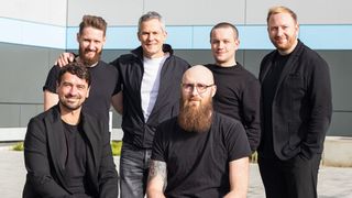 Julian Wolter (v. li.), CSO, Maximilian Renoth, COO, Autoabo-Pionier Gert Schaub, Fabian Hagen, CTO, Konstantin Stenzel, CMO, und Daniel Garnitz, CEO der Faaren Group
 (Bild: Faaren)