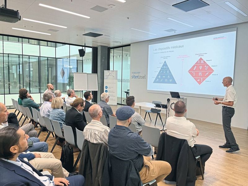 Les technologies médicales étaient le thème de la dernière édition de l'Innovation Tour qui s'est tenue sur le campus de  l'Inselspital de Berne. (Source : FSRM)