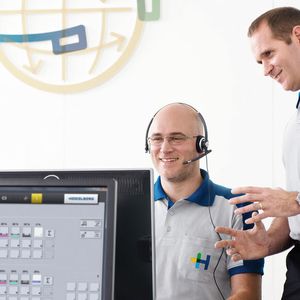 Der Heidelberg-Experten-Support steht den Kunden täglich und rund um die Uhr zur Verfügung – über eine Cloud sind über 10.000 Maschinen und weitere 15.000 Softwareprodukte mit dem Service verbunden.