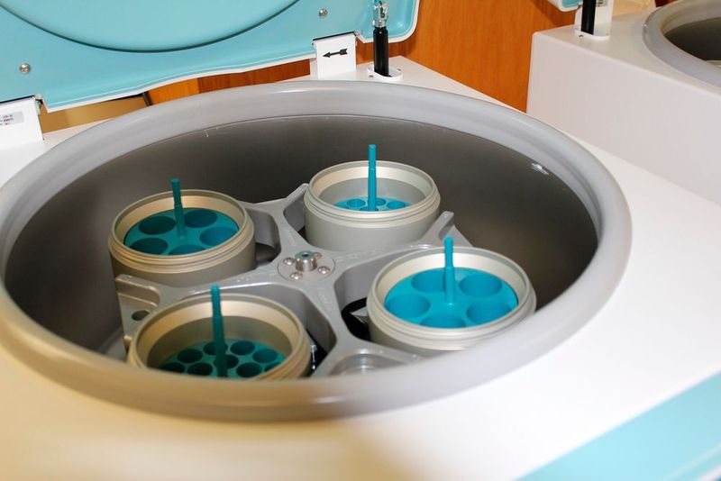 Für Laborezentrifugen müssen Antriebe kompakt und leistungsfähig sein. A-Drive konfiguriert gemeinsam mit den Herstellern die passenden Komponenten. (gemeinfrei)