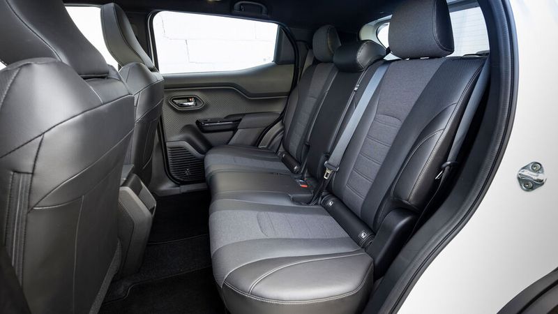 Hinten geht es etwas enger zu. (Bild: Toyota)