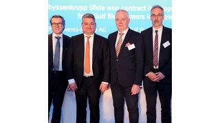 Unterzeichnungszeremonie im Rahmen der COP28 mit Werner Steinauer (CEO Uhde Inventa-Fischer), Miguel Ángel López Borrego (CEO Thyssenkrupp), Harald Kroll (CEO Gulf Biopolymers Industries) und Cord Landsmann (CEO Thyssenkrupp Uhde) (Bild: Thyssenkrupp Uhde)