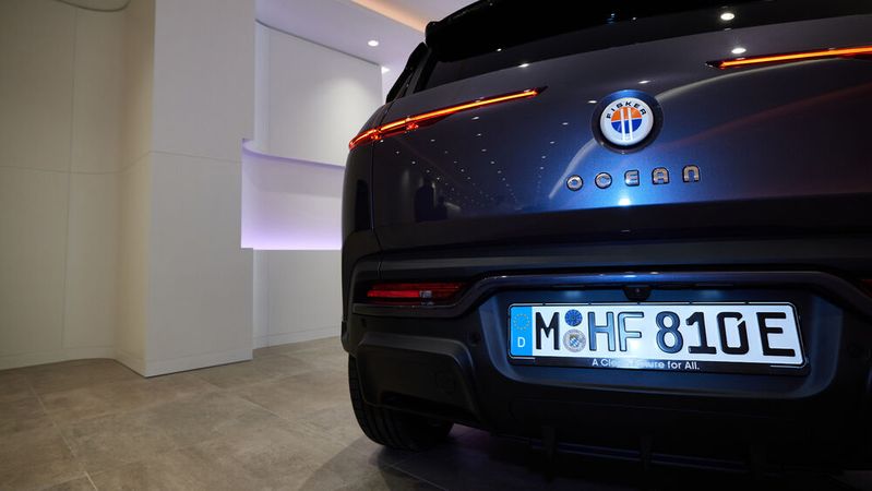 Die Produktion des Fisker Ocean steht seit März still. Eine Wiederaufnahme steht in den Sternen. Nun ist zudem die österreichische Fisker-Tochter pleite.(Bild:  ©2023 Fisker Inc.)