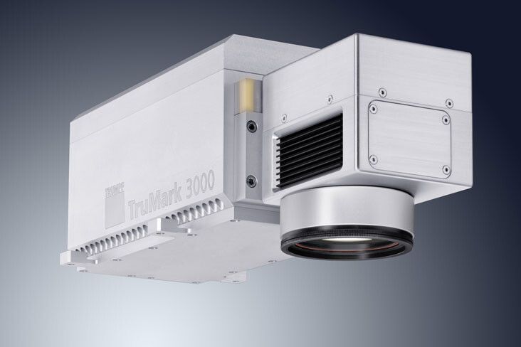 Die Trumark Serie 3000, zu der auch das Modell 3020 gehört, bietet alle Eigenschaften, die ein Markierlaser für eine problemlose Integration in eine Produktionslinie braucht: kompakte Abmessungen, hohe Kosteneffizienz und -transparenz und ein solides Leistungsprofil. (Bild: Trumpf)