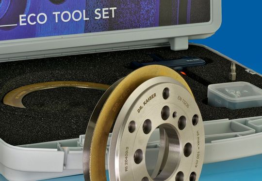 Hier blickt man auf eine Möglichkeit, mit der das Abrichten von Schleifscheiben nachhaltiger wird. Es handelt sich um das ECO-Wechselsystem von Dr. Kaiser Diamantwerkzeuge. Auf der Grindinghub 2026 wird es zu erleben sein. Vorab einige Informationen vom Aussteller ...(Bild:  Dr. Kaiser Diamantwerkzeuge)