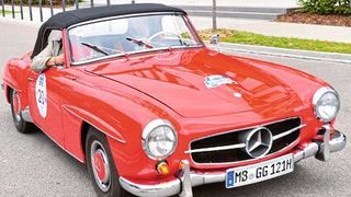 Am Start: Bei der 6. Oberbayerischen Meister-Classic fuhren George Gluch und Michael Stingl im Mercedes Benz 190 SL (1962) mit. (Zietz/»kfz-betrieb«)