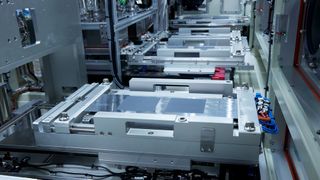 Die Kosten pro Kilowattstunde Speicherkapazität sollen sich mit Nissans Feststoffbatterie perspektivisch auf 65 Dollar annähernd halbieren. (Bild: Nissan)