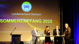 Podiumsdiskussion zu den gemeinsamen Zielen der Branche (v.l.): Thomas Peckruhn, Imelda Labbé, Jörg Dittrich und Michael Schneider.  (Bild: Zietz - VCG )