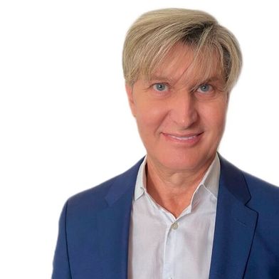 Pantelis Astenburg von Versa Networks erläutert die zentralen Schritte zur NIS-2-Umsetzung und hebt die Bedeutung klarer Verantwortlichkeiten und konsolidierter Sicherheitsstrukturen hervor. (Bild: Versa Networks)