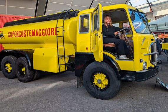 Nicht nur für Männer ist der Besuch von Europas größter Oldtimermessse eine Erlebnis. (Bild: Dominsky - VCG)