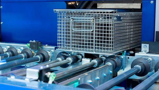 Combining standard processes — such as steam degreasing, spray and immersion cleaning, and injection flush washing — with technologies like Ultrasound, Ultrasound Plus, and Pulsated Pressure Cleaning (PPC) enables the efficient and sustainable cleaning of various parts with high cleanliness requirements.(Source:  Ecoclean)
