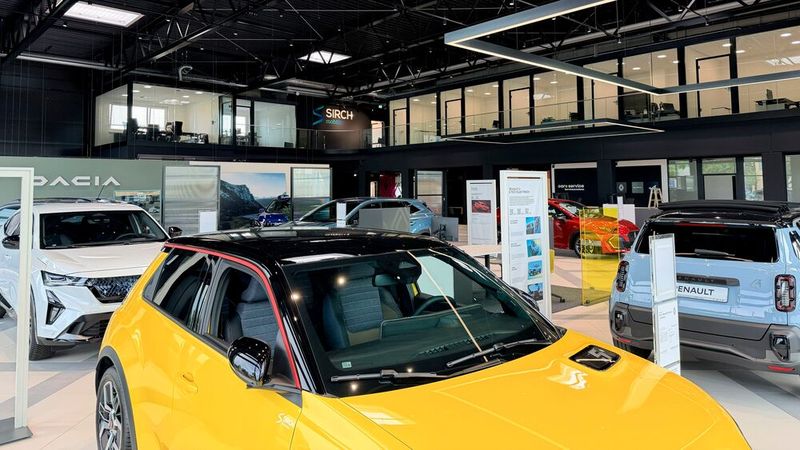 Das Autohaus ist der erste Drei-Marken-Betrieb, der das neue Retail-Konzept von Renault vollständig umgesetzt hat. (Bild: Autohaus Sirch)