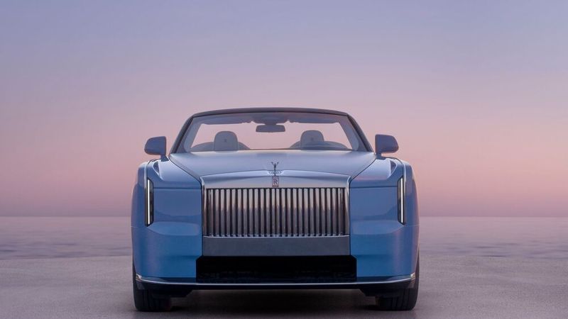 Der Kühlergrill aus Metall ist opulent. (Bild: Rolls-Royce)