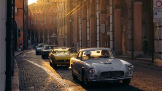 Wie bei so manchem kleinen Unternehmen der Automobilbranchte ist auch Geschichte von Maserati eine sehr wechselhafte. Jetzt jährte sich die Gründung der Marken mit dem Dreizack zum 111. Mal. (Bild: Maserati)