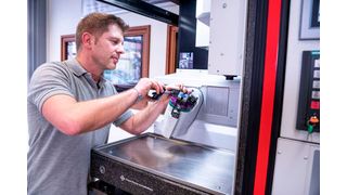 So macht die Mikrozerspanung Spaß! Das 5-Achs-Bearbeitungszentrum Microone von Zorn Maschinenbau ist nämlich in Sachen Ergonomie besonders gut konzipiert, heißt es. Nur so läuft es in der Fertigung richtig gut. Lesen Sie hier mehr dazu. (Zorn Maschinenbau)