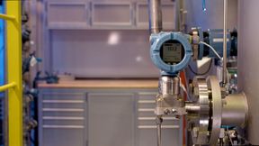 Der Druckmessumformer Rosemount 4051S von Emerson ermöglicht in einigen Anwendungen eine Echtzeitsteuerung, wodurch separate Geräte wie Druckschalter und Programmierbare Steuerungen (SPS) überflüssig werden. (Bild: Emerson)