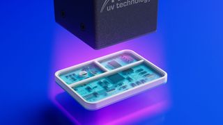 Das UV-härtende Potting Vitralit UD 8060 F wird mit einem Spot 40 IC von Hoenle in einem Elektronikgehäuse mit Schattenzonen ausgehärtet. (Bild: Panacol)