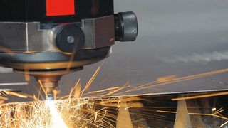 Die Anwendung in Radialverdichtern für CO2-Laser bringt in der Praxis so einige Anforderungen mit sich. Darauf richtet Sieb & Meyer seine Frequenzumrichter kundenspezifisch aus. (Bystronic)