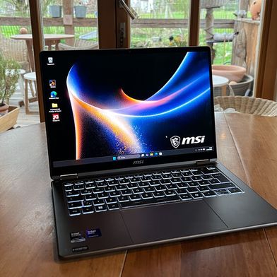Das 14-Zoll-OLED-Panel im MSI Prestige Flip 14 AI+ hat eine Auflösung von 1.920 x 1.200 Pixel. Es ist allerdings mit 300 Nits nicht besonders hell. (Bild: Vogel IT-Medien)