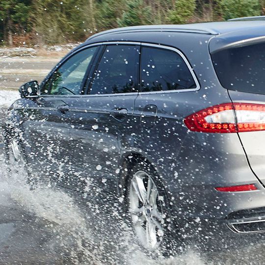 Ford testet auf dem „Boulevard der gebrochenen Stoßdämpfer“, wie die Fahrzeuge mit unterschiedlichen Straßenschäden zurecht kommen.(Foto:  Ford)