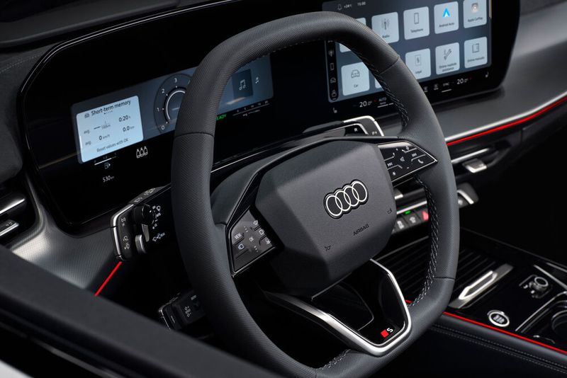 Das Cockpit des Q3 Sportback präsentiert sich digitaler und aufgeräumter als bisher. (Bild: Audi)