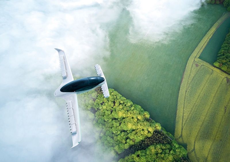 In der jetzt abgeschlossenen ersten Testphase flog der Lilium Jet mit einer Geschwindigkeit von über 100 km/h zunehmend komplexe Manöver.  (Lilium/Andriy Prokopenko)