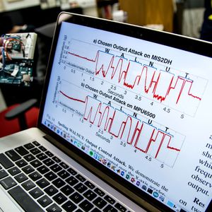 Bild 3: Das zu Testzwecken an den manipulierten Sensorausgängen ausgegebene Wort „WALNUT“ wurde zum Namen für das gesamte Projekt der Michigan Engineering.(Bild:  Kevin Fu / Michigan Engineering)