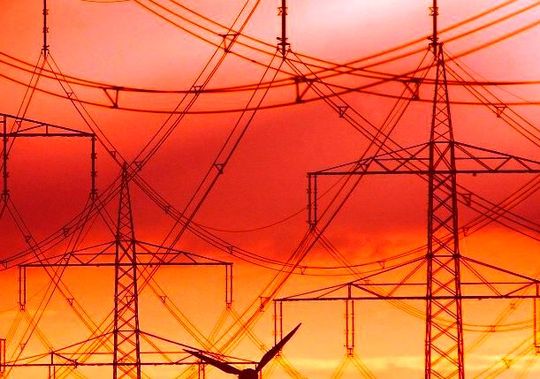 Die Reiner Lemoine Institut gGmbH ist sich sicher, dass Logistikfuhrparks unsere Stromnetzte entlasten können, auch wenn die Elektromobilität voranschreitet. Netzdienliche Ladestrategien spielten dabei eine Hauptrolle. Hier erklären die Experten, wie das zu verstehen ist. Die Reiner Lemoine Institut gGmbH ist sich sicher, dass Logistikfuhrparks unsere Stromnetzte entlasten können, auch wenn die Elektromobilität voranschreitet. Netzdienliche Ladestrategien spielten dabei eine Hauptrolle. Hier erklären die Experten, wie das zu verstehen ist.