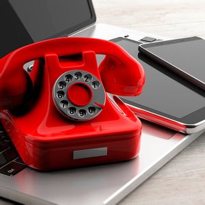 Der technische Aspekt: Technische Probleme gehören leider wie das Internet selbst zur digitalen Arbeitswelt. Ein reaktionsschneller IT-Support ist zwar das beste Mittel dagegen, doch dieser fehlt vielerorts. Darüber hinaus beschweren sich viele Menschen im Homeoffice über komplizierte Collaboration-Tools, die die Zusammenarbeit eher erschweren als erleichtern. (Bild:  Rawf8 - stock.adobe.com)