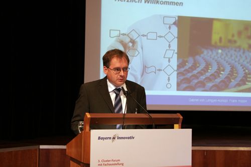 Stephan Horn von der Wirtschaftsförderungsgesellschaft der Stadt Coburg sprach die Grußworte an die Kongressteilnehmer (Archiv: Vogel Business Media)
