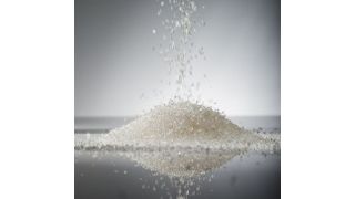 Der Pharma-Hilfsstoff Soluplus der BASF bildet als Polymermatrix zusammen mit schlecht löslichen Wirkstoffen feste Lösungen. So werden die Wirkstoffe besser bioverfügbar, der Körper kann sie also besser aufnehmen.  (Bild: BASF)