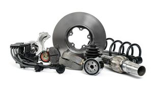 Jede Werkstatt sollte genau prüfen, woher die Ersatzteile stammen, die sie für Reparaturen verwenden will. (© Jana Schönknecht - stock.adobe.com)