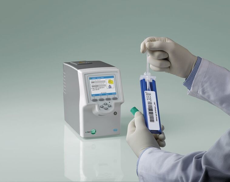 Abb. 4: Der Cobas Liat Analyzer nutzt Magnet­beads und Realtime PCR zum vollautomatisierten Erreger-Nachweis. (copyright Carter Dow Photography 2014 / Roche Diagnostics)