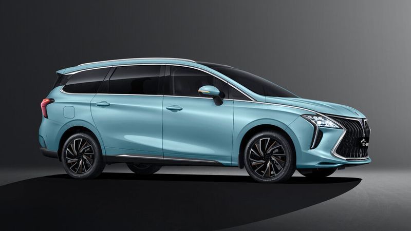 Der Forthing 4 U Tour stammt aus dem chinesischen Dongfeng-Konzern. (Bild: Indimo)