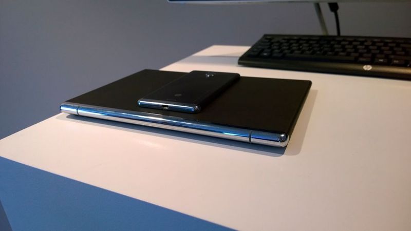 HP hat dem Elite x3 und dem optionalen Mobile Extender ein ähnliches Design gegeben. Die Notebook-Erweiterung für das Smartphone verfügt über einen eigenen 48-Wh-Akku, drei USB-C-Ports und einen Mini-HDMI-Ausgang. (Bild: Vogel-IT)