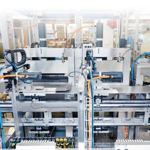 Alleine in diesem kleinen Wiro4-Teilsegment arbeiten acht der dynamischen AM8000-Servomotoren.