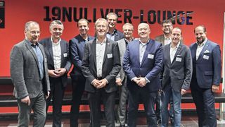 Der Vorstand des Kfz-Gewerbes NRW wurde wiedergewählt: Klemens Hellenbrand (v. l.), Jürgen Kroos, Stefan Bäckmann (neu dabei), Frank Mund, René Gravendyk, Hermann Kattenstroth, Detlef Peter Grün, Christian Will, Jörg Markwort und Geschäftsführer Marcus Büttner. (Bild: Zietz - VCG)