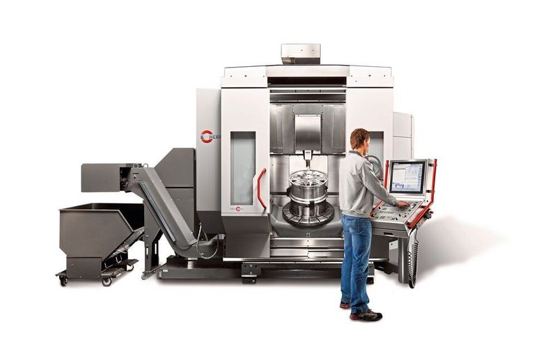 Mit der C 42 U MT dynamic stieg Hermle 2010 in die anspruchsvolle Dreh-Fräsbearbeitung ein. (Hermle)