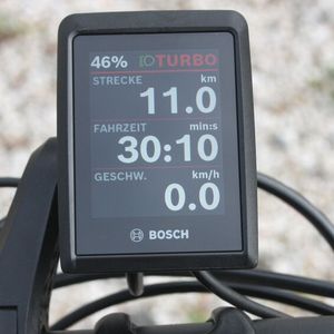 Man muss schon genau hinschauen, um die dezente Schieflage des Displays wahrzunehmen.(Bild:  sp-x/Mario Hommen)