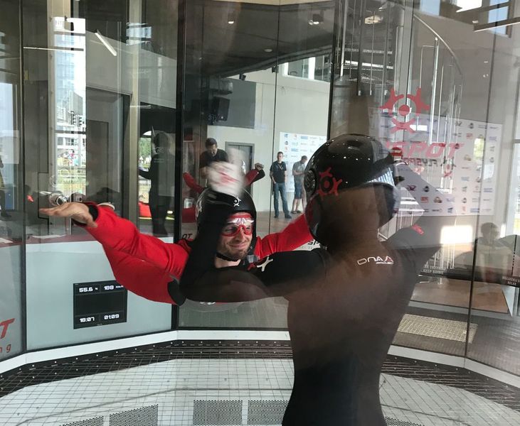 Schon nach kürzester Zeit konnten die Flight Instructors mit Probeflügen im neu errichteten Skydiving-Kanal starten.  (TLT-Turbo GmbH )