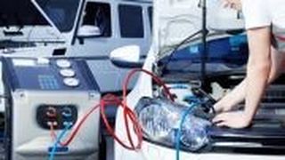 Kälte-Technik, heißes Thema: Beim Klimaserivce werden sich Werkstätten auf Neuerungen einstellen müssen. (Foto: Fotolia)